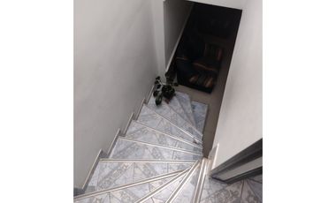 Casa de 2 Pisos en Quintas de Santa ana