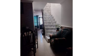 Casa de 2 Pisos en Quintas de Santa ana