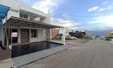 casa en venta en conjunto cerrado sierra nevada. Cod V2154