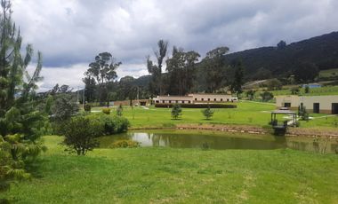 casa en arriendo/venta en toscana. Cod V933