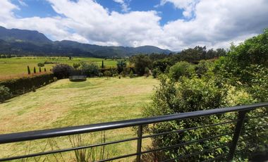 casa en arriendo/venta en toscana. Cod V933