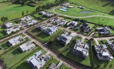 casa en arriendo/venta en toscana. Cod V933