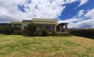 casa en arriendo/venta en toscana. Cod V933