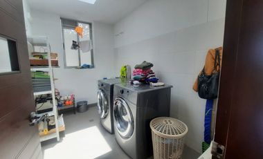 casa en arriendo/venta en toscana. Cod V933