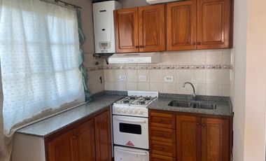 DUPLEX 3 AMB. C/PATIO EN LOMAS DE ZAMORA.