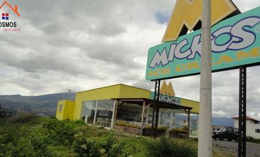 Venta de local comercial con terreno en Otavalo sector Pinsaqui, 1921 m2