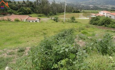 Venta de local comercial con terreno en Otavalo sector Pinsaqui, 1921 m2