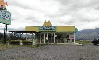 Venta de local comercial con terreno en Otavalo sector Pinsaqui, 1921 m2