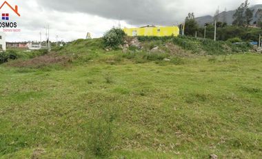 Venta de local comercial con terreno en Otavalo sector Pinsaqui, 1921 m2