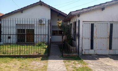Casa en venta - 3 Dormitorios 1 Baño 1 Cochera - 275Mts2 - La Plata