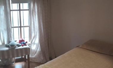 EXCELENTE CASA QUINTA AMPLIO LOTE Y HERMOSO JARDIN  .