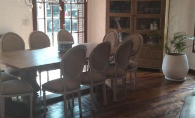 EXCELENTE CASA QUINTA AMPLIO LOTE Y HERMOSO JARDIN  .