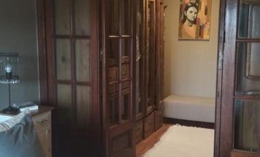 EXCELENTE CASA QUINTA AMPLIO LOTE Y HERMOSO JARDIN  .