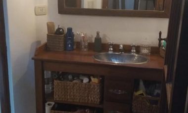 EXCELENTE CASA QUINTA AMPLIO LOTE Y HERMOSO JARDIN  .