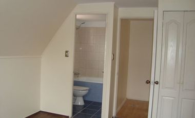 Casa,4 dormitorios,4 baños,soleada, patio,2 estacionamientos