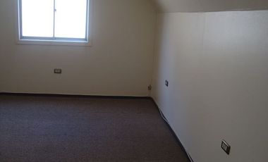 Casa,4 dormitorios,4 baños,soleada, patio,2 estacionamientos