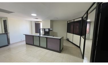 SE ARRIENDA OFICINA EN EL EDIFICIO CENTRO EJECUTIVO, SANTA MARTA