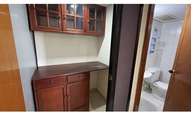 SE ARRIENDA OFICINA EN EL EDIFICIO CENTRO EJECUTIVO, SANTA MARTA