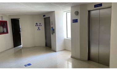 SE ARRIENDA OFICINA EN EL EDIFICIO CENTRO EJECUTIVO, SANTA MARTA