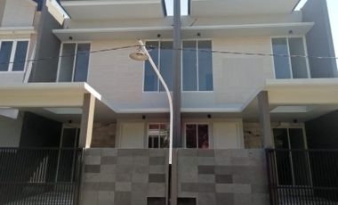 VERY NICE!! Rumah baru UNDER 2M siap ditempati di Mulyosari
