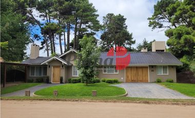 Casa en Venta - Zona Golf - Ideal Vivienda - Refaccionada a Nueva