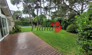 Casa en Venta - Zona Golf - Ideal Vivienda - Refaccionada a Nueva