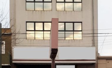 EDIFICIO con Local Comercial - Deposito - Consultorios - Oficinas