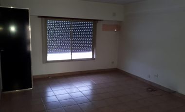 EDIFICIO con Local Comercial - Deposito - Consultorios - Oficinas