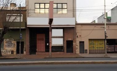 EDIFICIO con Local Comercial - Deposito - Consultorios - Oficinas