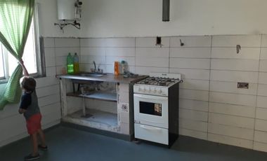 OPORTUNIDAD VENTA PH INTERNO ZONA BERNAL  TRES AMBIENTES CON PATIO (NUEVO VALOR)