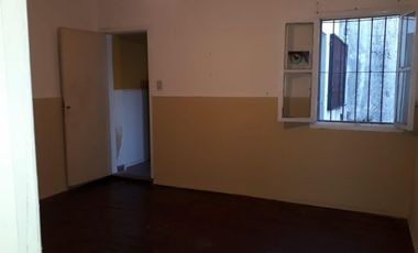 OPORTUNIDAD VENTA PH INTERNO ZONA BERNAL  TRES AMBIENTES CON PATIO (NUEVO VALOR)