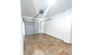 SE VENDE CASA DE DOS PISOS EN BARRIO MI REFUGIO DE MONTERIA