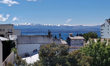 Departamento en venta en Bariloche. Vista parcial al lago.
