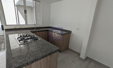 COD. 5732 - SE ARRIENDA CASA - BARRIO: BALCONES DE ALEJANDRIA