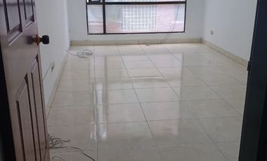 oficina en arriendo en lago gaitan. Cod A6699001