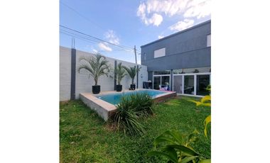 Casa 3 dormitorios sobre asfalto con pileta, Barranqueras