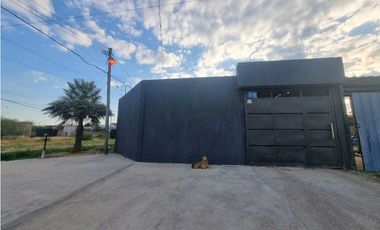 Casa 3 dormitorios sobre asfalto con pileta, Barranqueras