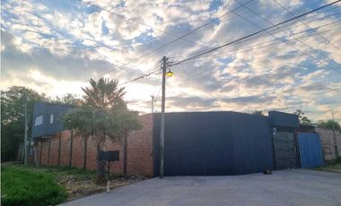 Casa 3 dormitorios sobre asfalto con pileta, Barranqueras