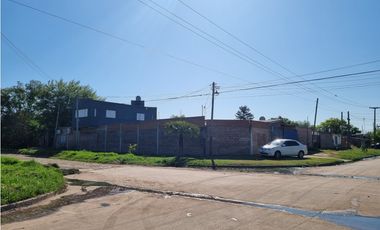 Casa 3 dormitorios sobre asfalto con pileta, Barranqueras