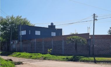 Casa 3 dormitorios sobre asfalto con pileta, Barranqueras