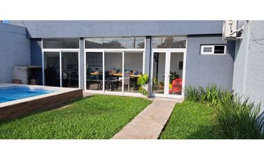 Casa 3 dormitorios sobre asfalto con pileta, Barranqueras