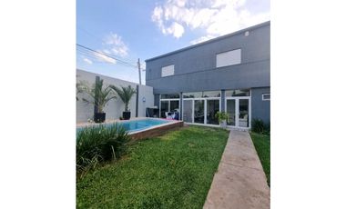 Casa 3 dormitorios sobre asfalto con pileta, Barranqueras