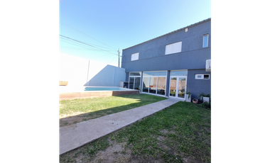 Casa 3 dormitorios sobre asfalto con pileta, Barranqueras