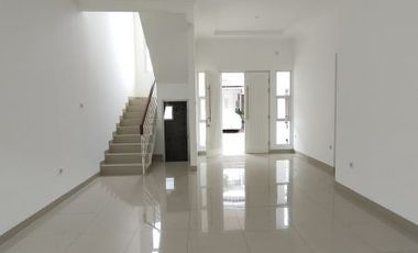 Town house 2 lantai siap huni murah diPd labu,Jaksel