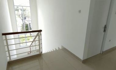 Town house 2 lantai siap huni murah diPd labu,Jaksel