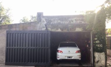 Chalet ubicado a 150 metros de la Avenida Hipólito Yrigoyen. Casa Tipo Chalet Apta Crédito En Longchamps