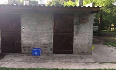 Chalet ubicado a 150 metros de la Avenida Hipólito Yrigoyen. Casa Tipo Chalet Apta Crédito En Longchamps