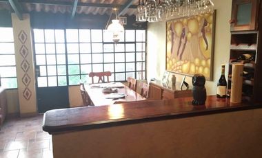 Chalet ubicado a 150 metros de la Avenida Hipólito Yrigoyen. Casa Tipo Chalet Apta Crédito En Longchamps