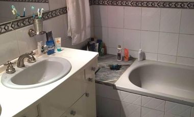 Chalet ubicado a 150 metros de la Avenida Hipólito Yrigoyen. Casa Tipo Chalet Apta Crédito En Longchamps