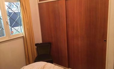 Chalet ubicado a 150 metros de la Avenida Hipólito Yrigoyen. Casa Tipo Chalet Apta Crédito En Longchamps